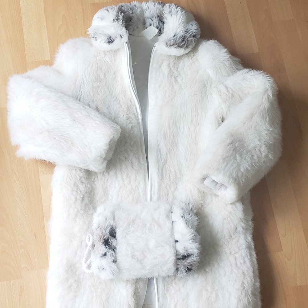 Fur jacket with hand warmer set